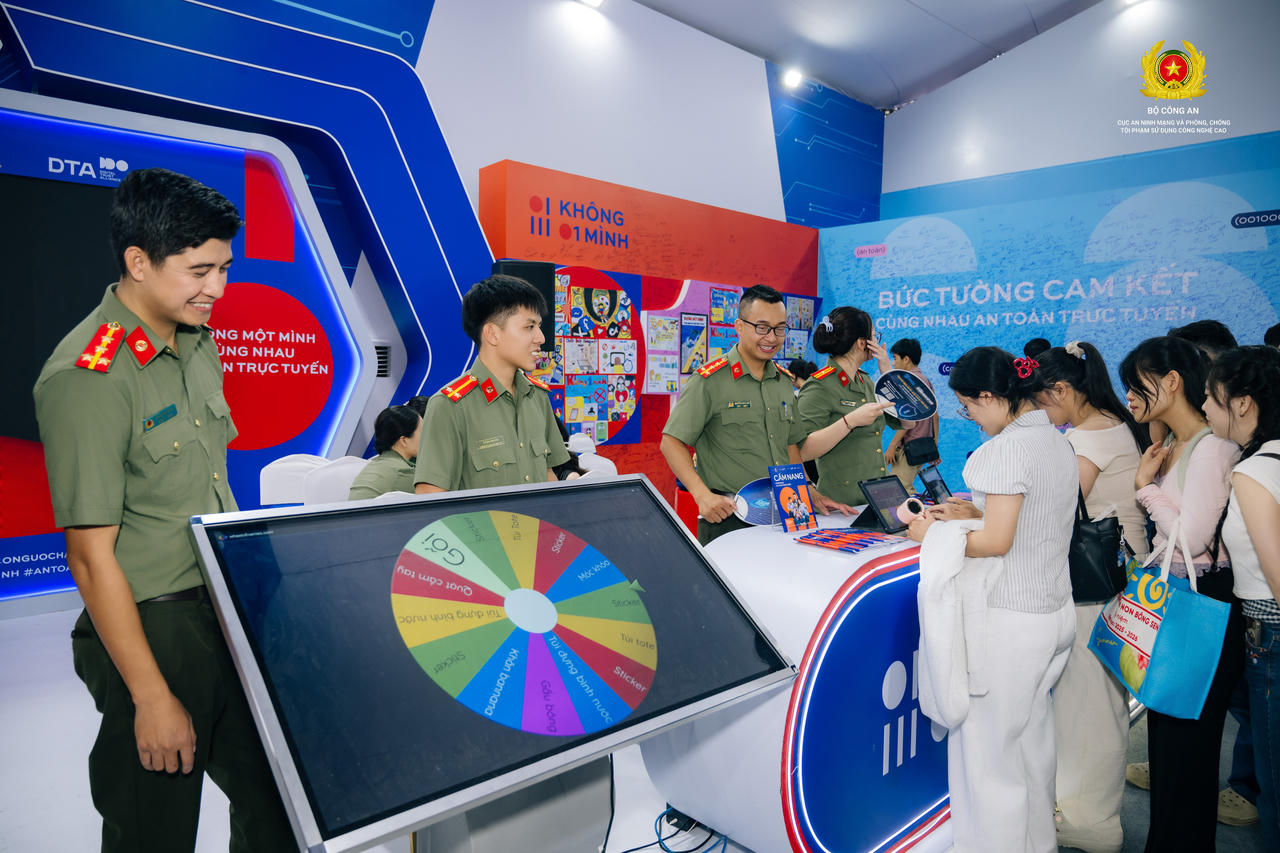 Những dấu ấn đ&aacute;ng nhớ của&nbsp; &ldquo;Bức tường An ninh mạng&rdquo; tại&nbsp;Gala nghệ thuật &ldquo;Tổ quốc b&igrave;nh y&ecirc;n&rdquo;