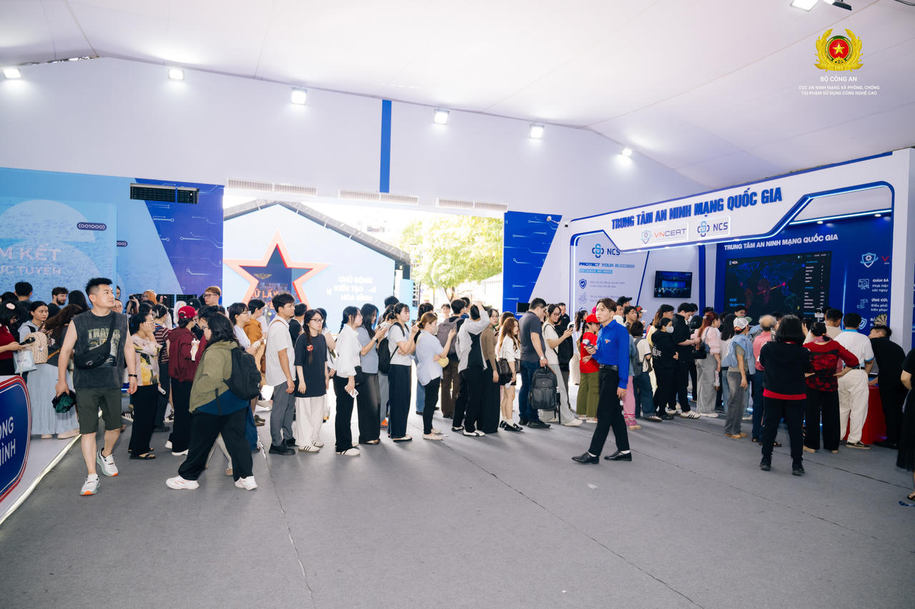 Những dấu ấn đ&aacute;ng nhớ của&nbsp; &ldquo;Bức tường An ninh mạng&rdquo; tại&nbsp;Gala nghệ thuật &ldquo;Tổ quốc b&igrave;nh y&ecirc;n&rdquo;
