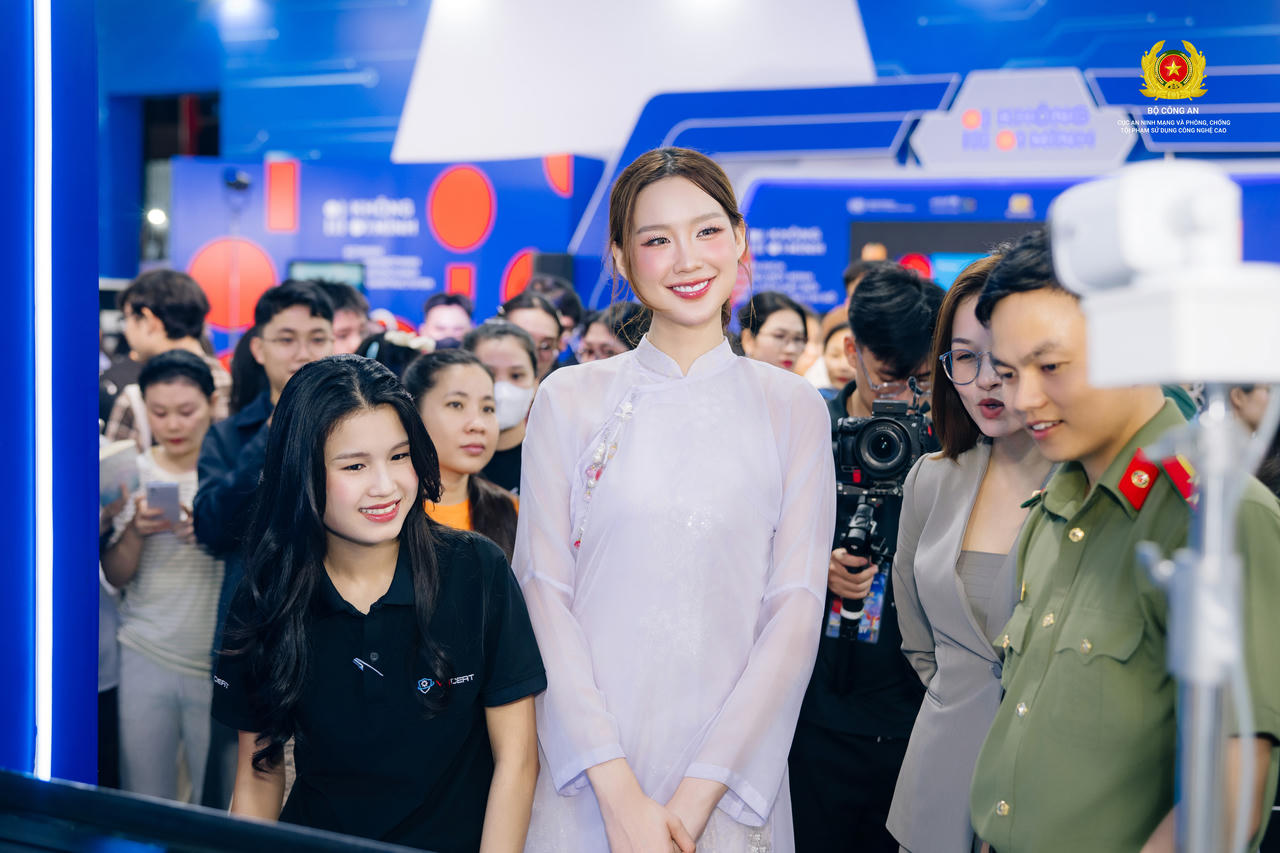Những dấu ấn đ&aacute;ng nhớ của&nbsp; &ldquo;Bức tường An ninh mạng&rdquo; tại&nbsp;Gala nghệ thuật &ldquo;Tổ quốc b&igrave;nh y&ecirc;n&rdquo;