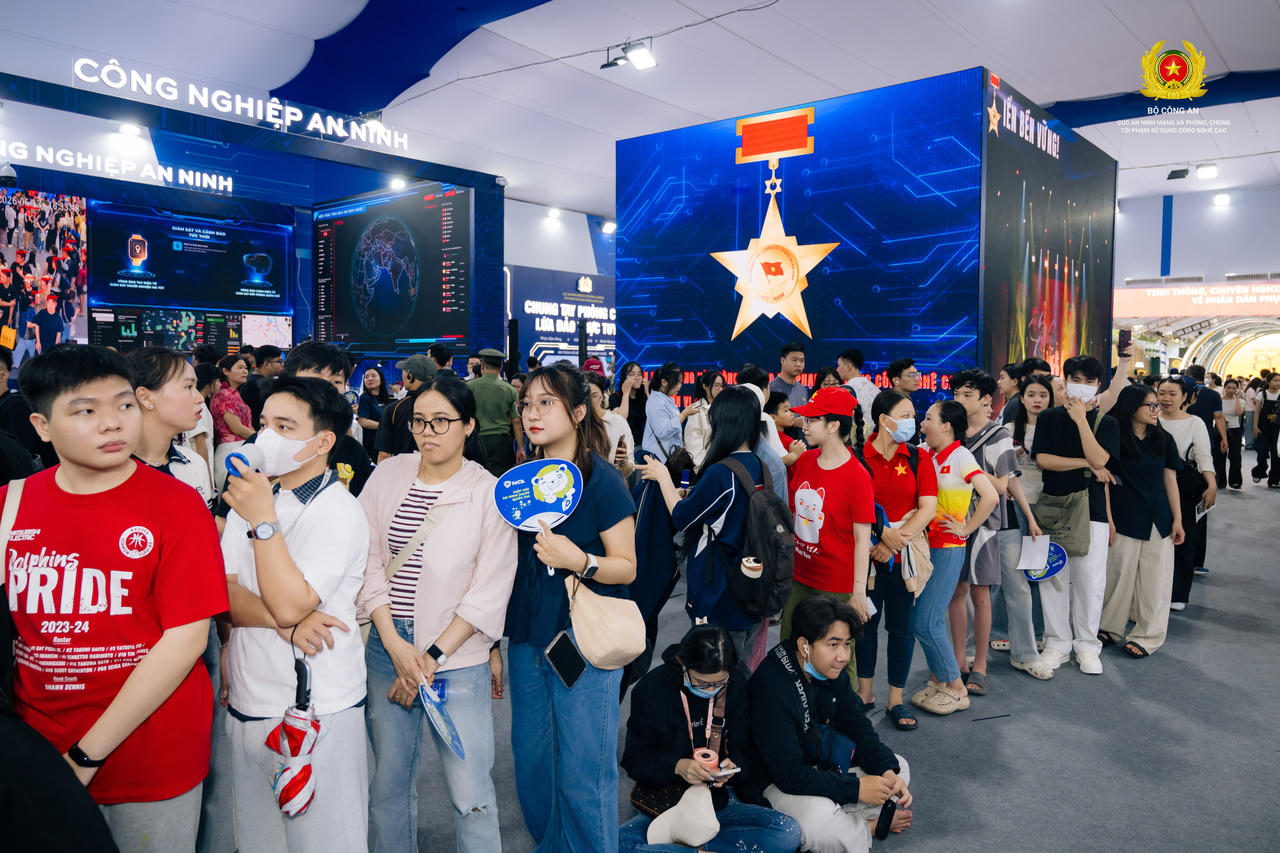 Những dấu ấn đ&aacute;ng nhớ của&nbsp; &ldquo;Bức tường An ninh mạng&rdquo; tại&nbsp;Gala nghệ thuật &ldquo;Tổ quốc b&igrave;nh y&ecirc;n&rdquo;