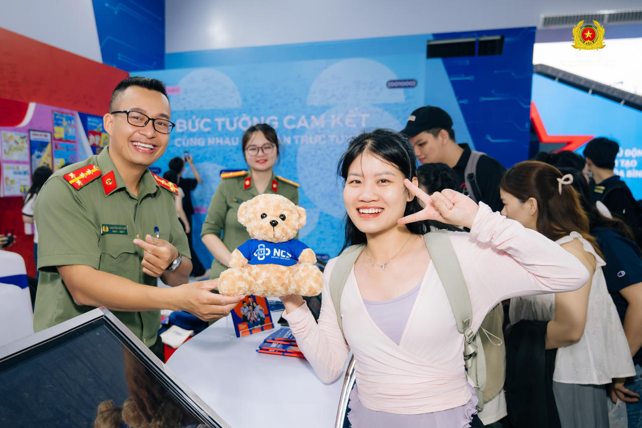 Những dấu ấn đ&aacute;ng nhớ của&nbsp; &ldquo;Bức tường An ninh mạng&rdquo; tại&nbsp;Gala nghệ thuật &ldquo;Tổ quốc b&igrave;nh y&ecirc;n&rdquo;