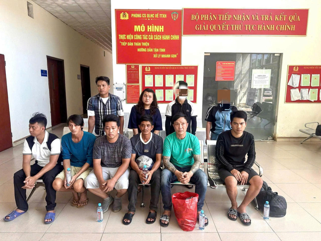 Cơ quan An ninh điều tra C&ocirc;ng an tỉnh&nbsp;H&agrave; Tĩnh&nbsp;đ&atilde; ra quyết định khởi tố vụ &aacute;n, khởi tố bị can v&agrave; bắt tạm giam 8 đối tượng