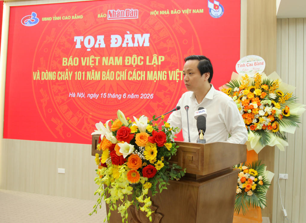 &Ocirc;ng L&ecirc; Hải Ho&agrave;, Chủ tịch UBND tỉnh Cao Bằng ph&aacute;t biểu tại buổi tọa đ&agrave;m. (Ảnh: PV)