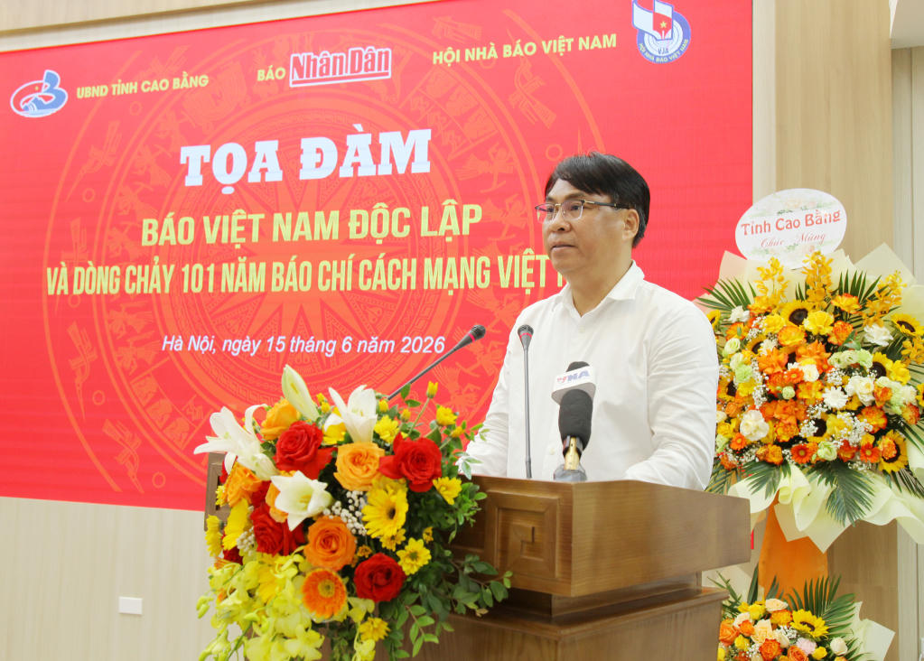 &Ocirc;ng Phan Thăng An, B&iacute; thư tỉnh Cao Bằng ph&aacute;t biểu tại buổi tọa đ&agrave;m. (Ảnh: PV)