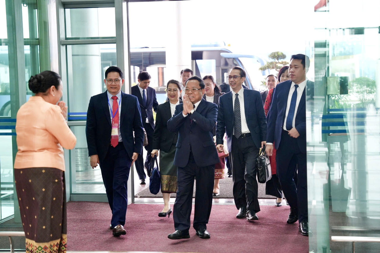 Phó Thủ tướng, Bộ trưởng Bộ Tư pháp Lào bắt đầu chuyến thăm và làm việc tại Việt Nam