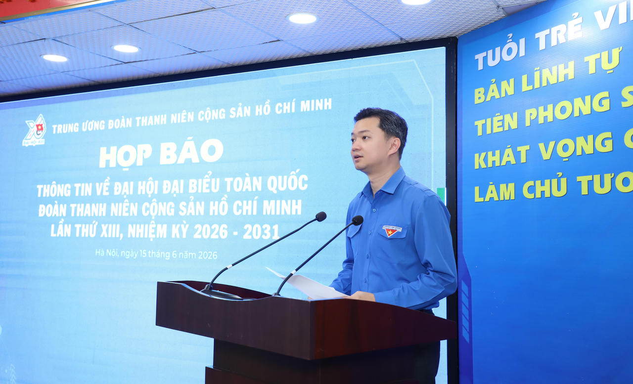 &Ocirc;ng Nguyễn Minh Triết - Uỷ vi&ecirc;n dự khuyết BCH Trung ương Đảng, B&iacute; thư thường trực BCH Trung ương Đo&agrave;n, Chủ tịch Trung ương Hội Sinh vi&ecirc;n Việt Nam th&ocirc;ng tin tại họp b&aacute;o. (Ảnh: Đ.H)