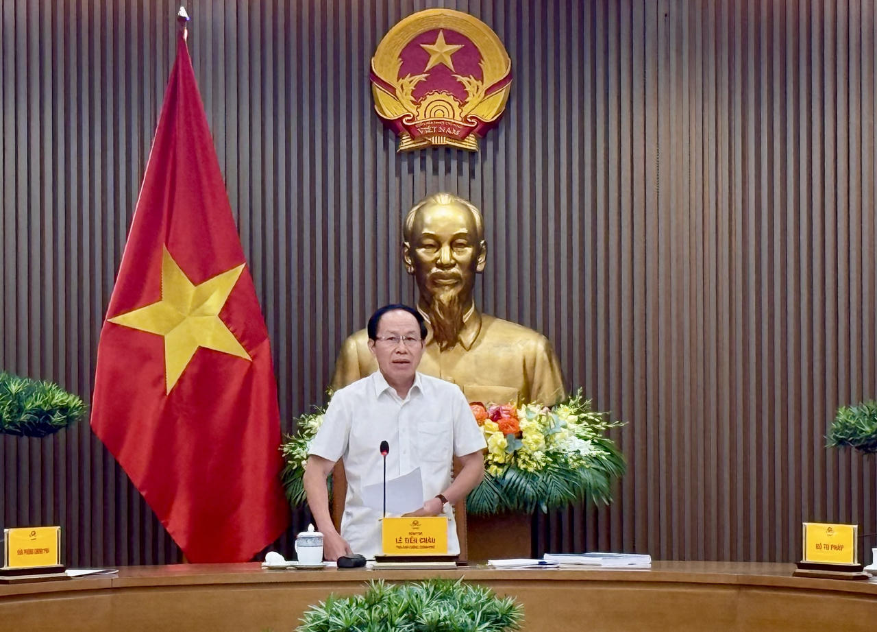 Ph&oacute; Thủ tướng L&ecirc; Tiến Ch&acirc;u chủ tr&igrave; cuộc họp.