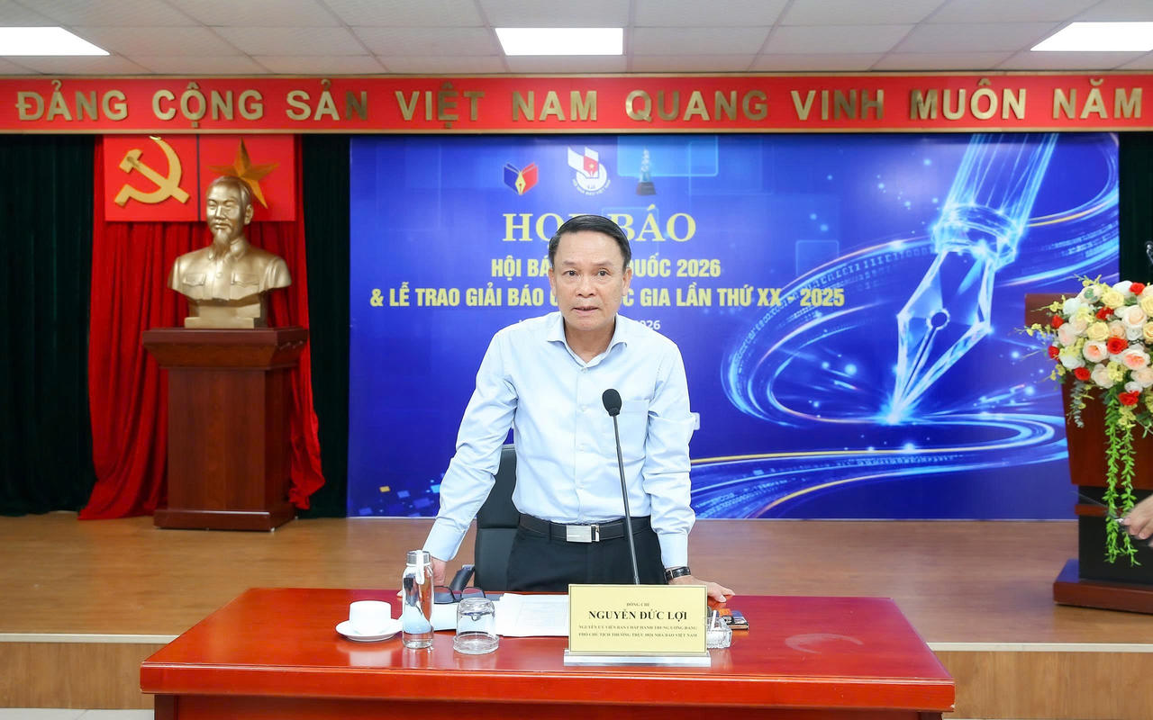 Ph&oacute; Chủ tịch Thường trực Hội Nh&agrave; b&aacute;o Việt Nam Nguyễn Đức Lợi ph&aacute;t biểu tại họp b&aacute;o. Ảnh: Sơn Hải