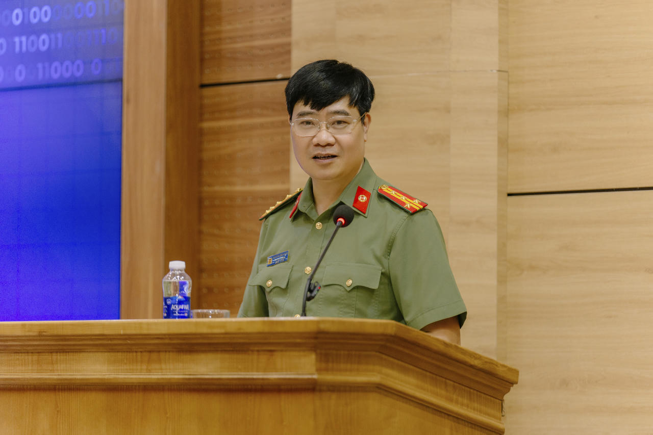 Đại t&aacute; Nguyễn Hồng Qu&acirc;n: Khi th&ocirc;ng tin sai lệch lan rộng, niềm tin x&atilde; hội bị x&oacute;i m&ograve;n.