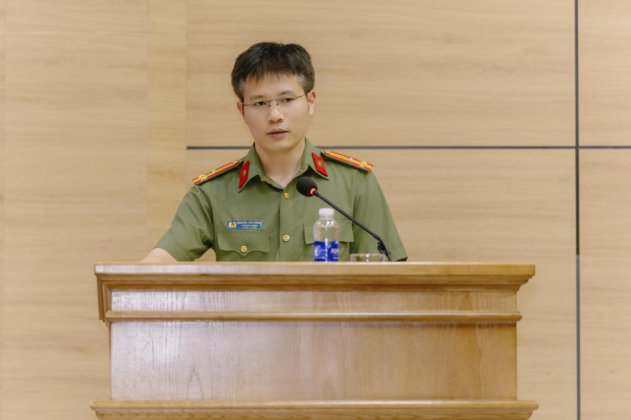 Trung t&aacute; Nguyễn Tiến Cường&nbsp; đ&atilde; ph&aacute;c họa bức tranh to&agrave;n cảnh về t&igrave;nh h&igrave;nh th&ocirc;ng tin sai lệch tr&ecirc;n kh&ocirc;ng gian mạng hiện nay.