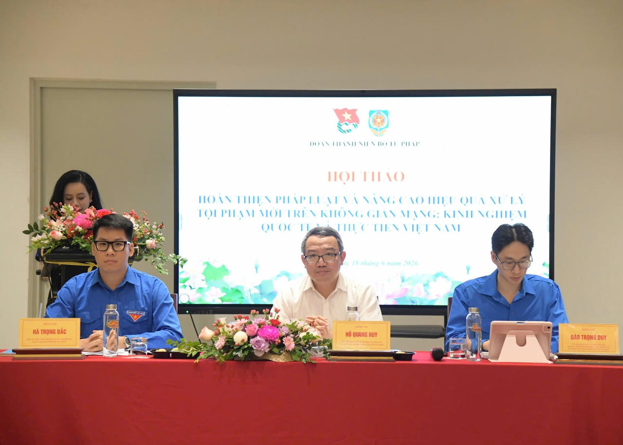 Đồng ch&iacute; Hồ Quang Huy, Cục trưởng Cục Kiểm tra văn bản v&agrave; Tổ chức thi h&agrave;nh ph&aacute;p luật, Bộ Tư ph&aacute;p, nguy&ecirc;n B&iacute; thư Đo&agrave;n Thanh ni&ecirc;n Bộ Tư ph&aacute;p nhiệm kỳ 2017 - 2022; đồng ch&iacute; H&agrave; Trọng Bắc, Ph&oacute; B&iacute; thư, Chủ nhiệm Ủy ban Kiểm tra Đo&agrave;n Thanh ni&ecirc;n Bộ Tư ph&aacute;p; đồng ch&iacute; Đ&agrave;o Trọng Duy, Ủy vi&ecirc;n Ban Chấp h&agrave;nh Đo&agrave;n Bộ, B&iacute; thư Chi đo&agrave;n Cục Kiểm tra văn bản v&agrave; Tổ chức thi h&agrave;nh ph&aacute;p luật, Bộ Tư ph&aacute;p đồng chủ tr&igrave; Hội thảo.