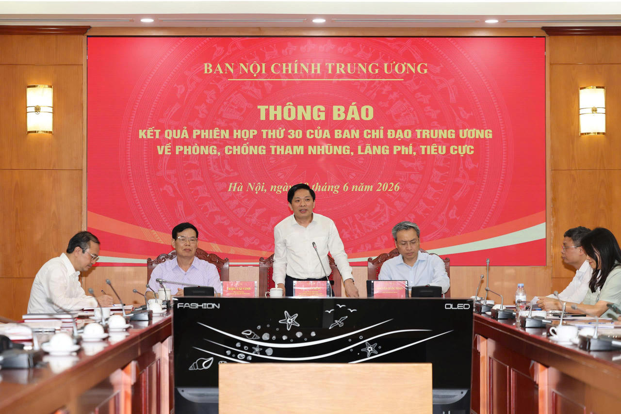 Ủy vi&ecirc;n Trung ương Đảng, Ph&oacute; Trưởng Ban Nội ch&iacute;nh Trung ương Đặng Văn Dũng chủ tr&igrave; buổi l&agrave;m việc với c&aacute;c cơ quan b&aacute;o ch&iacute;. (Ảnh: Đ.Khoa)