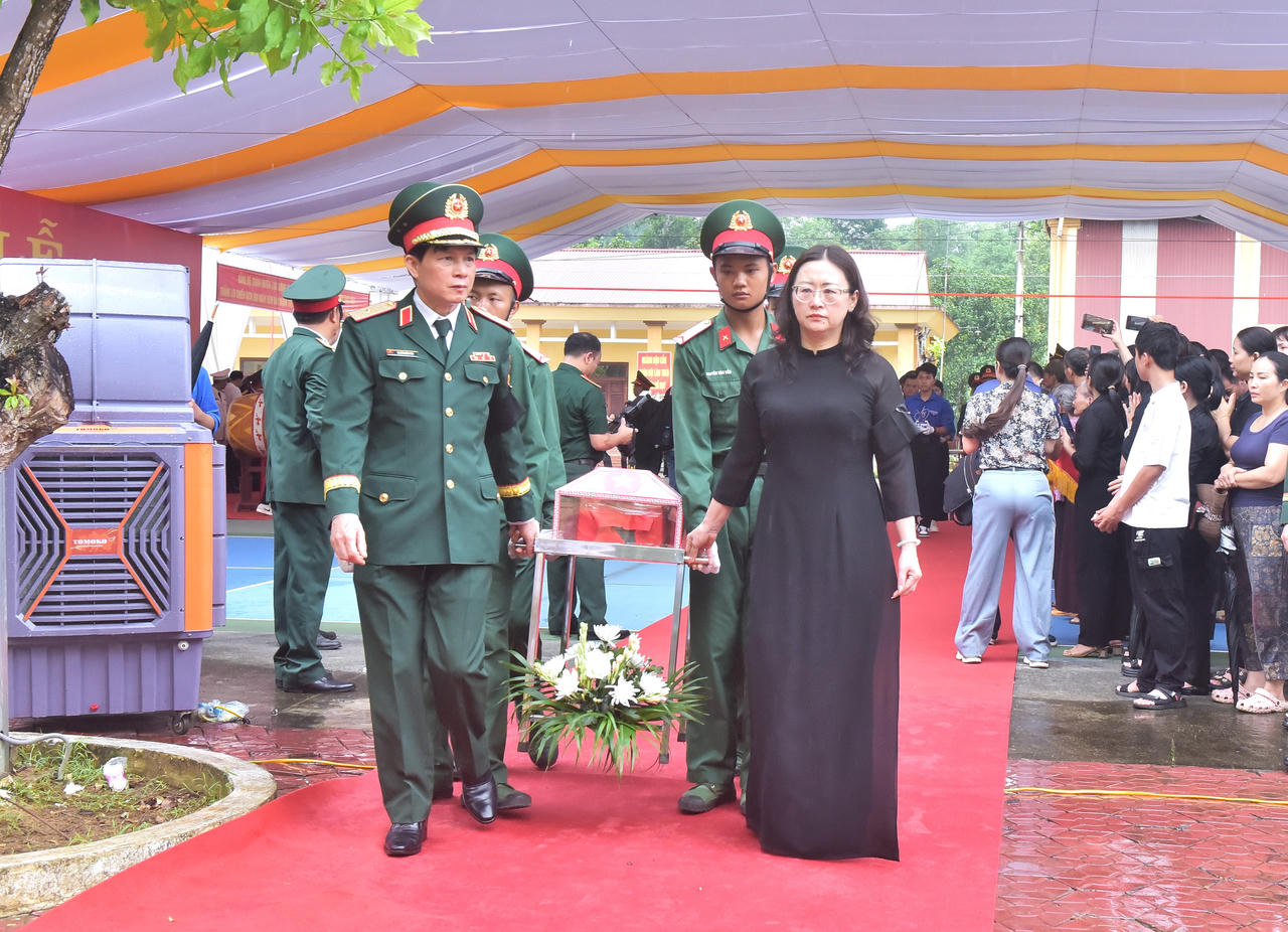 L&agrave;o Cai truy điệu, an t&aacute;ng 9 h&agrave;i cốt liệt sĩ hy sinh trong chiến tranh bảo vệ bi&ecirc;n giới ph&iacute;a Bắc