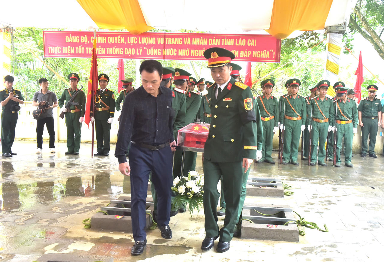 L&agrave;o Cai truy điệu, an t&aacute;ng 9 h&agrave;i cốt liệt sĩ hy sinh trong chiến tranh bảo vệ bi&ecirc;n giới ph&iacute;a Bắc