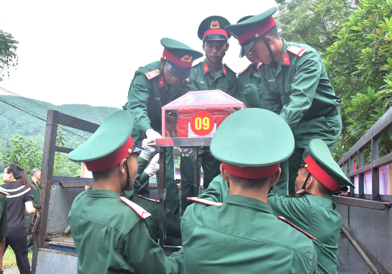 L&agrave;o Cai truy điệu, an t&aacute;ng 9 h&agrave;i cốt liệt sĩ hy sinh trong chiến tranh bảo vệ bi&ecirc;n giới ph&iacute;a Bắc
