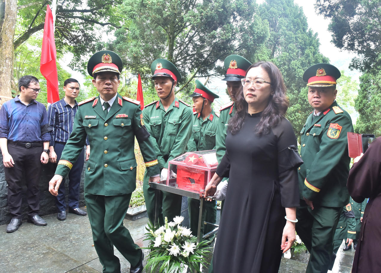 L&agrave;o Cai truy điệu, an t&aacute;ng 9 h&agrave;i cốt liệt sĩ hy sinh trong chiến tranh bảo vệ bi&ecirc;n giới ph&iacute;a Bắc