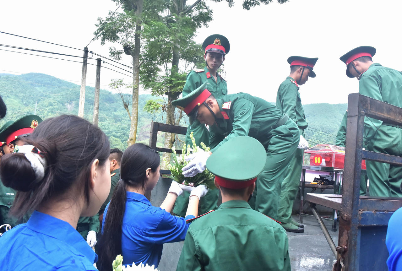 L&agrave;o Cai truy điệu, an t&aacute;ng 9 h&agrave;i cốt liệt sĩ hy sinh trong chiến tranh bảo vệ bi&ecirc;n giới ph&iacute;a Bắc