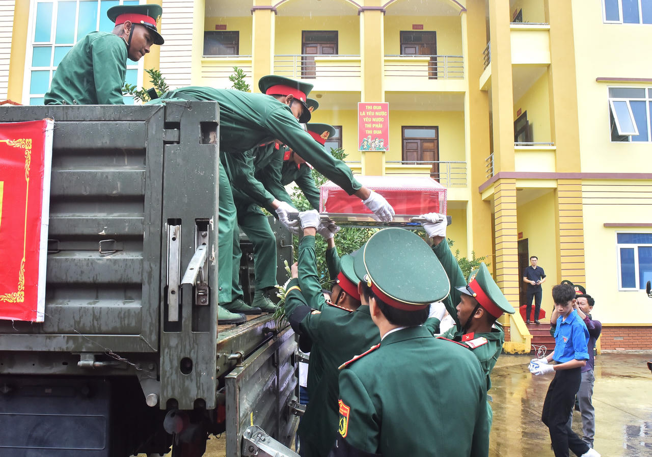 L&agrave;o Cai truy điệu, an t&aacute;ng 9 h&agrave;i cốt liệt sĩ hy sinh trong chiến tranh bảo vệ bi&ecirc;n giới ph&iacute;a Bắc