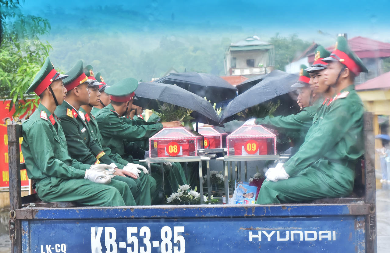 L&agrave;o Cai truy điệu, an t&aacute;ng 9 h&agrave;i cốt liệt sĩ hy sinh trong chiến tranh bảo vệ bi&ecirc;n giới ph&iacute;a Bắc