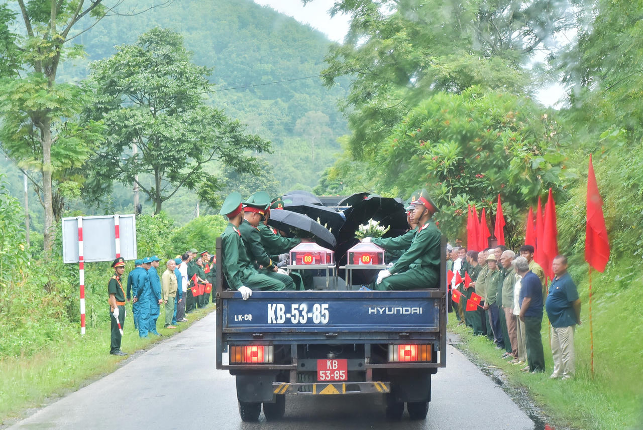 L&agrave;o Cai truy điệu, an t&aacute;ng 9 h&agrave;i cốt liệt sĩ hy sinh trong chiến tranh bảo vệ bi&ecirc;n giới ph&iacute;a Bắc