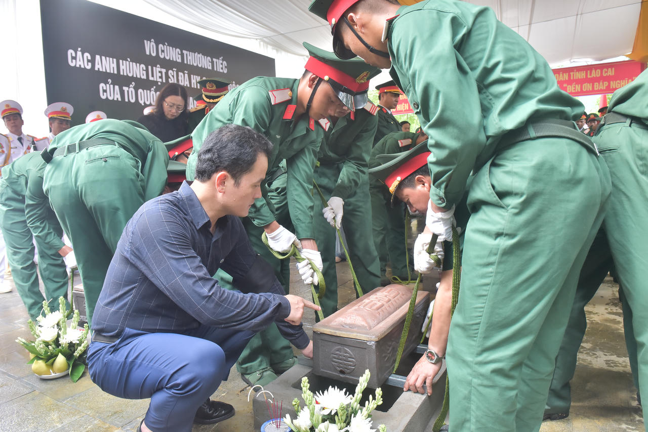 L&agrave;o Cai truy điệu, an t&aacute;ng 9 h&agrave;i cốt liệt sĩ hy sinh trong chiến tranh bảo vệ bi&ecirc;n giới ph&iacute;a Bắc