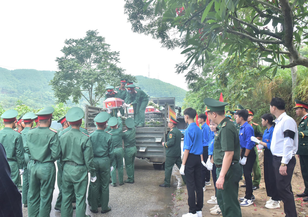 L&agrave;o Cai truy điệu, an t&aacute;ng 9 h&agrave;i cốt liệt sĩ hy sinh trong chiến tranh bảo vệ bi&ecirc;n giới ph&iacute;a Bắc