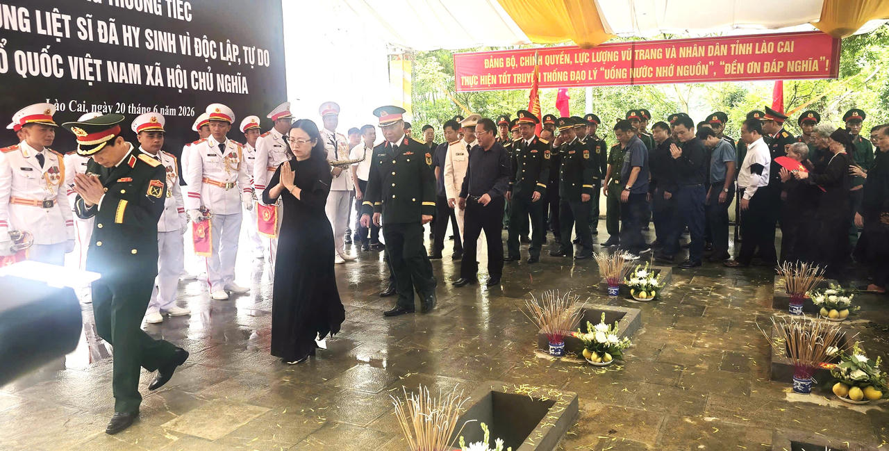 L&agrave;o Cai truy điệu, an t&aacute;ng 9 h&agrave;i cốt liệt sĩ hy sinh trong chiến tranh bảo vệ bi&ecirc;n giới ph&iacute;a Bắc