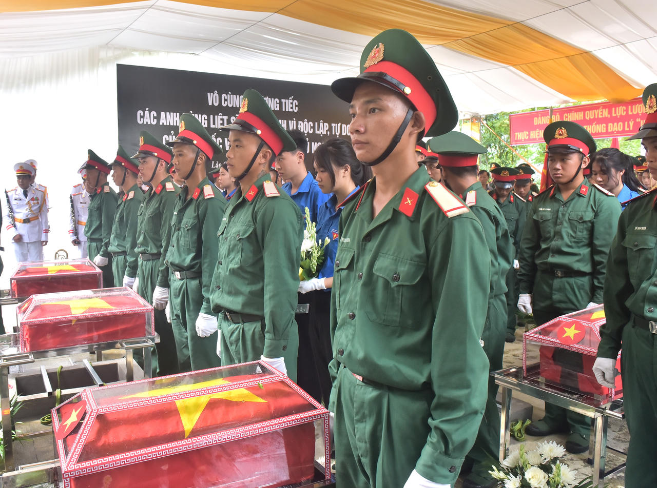 L&agrave;o Cai truy điệu, an t&aacute;ng 9 h&agrave;i cốt liệt sĩ hy sinh trong chiến tranh bảo vệ bi&ecirc;n giới ph&iacute;a Bắc