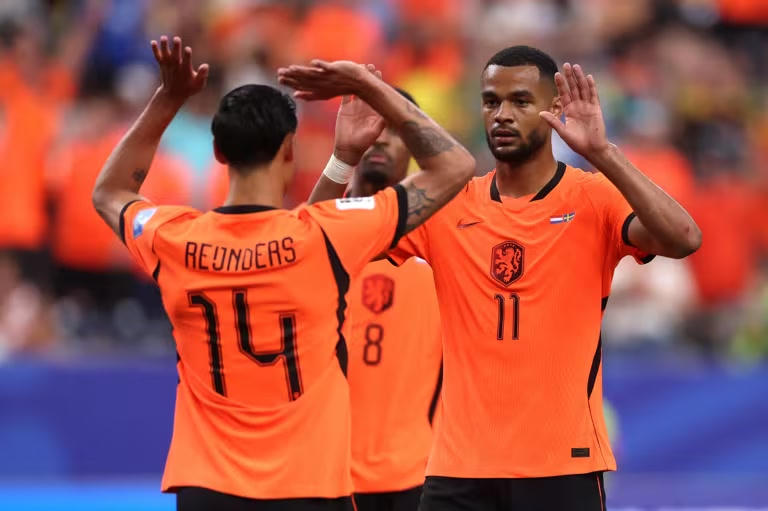 &nbsp;Brian Brobbey v&agrave; Cody Gakpo gi&uacute;p H&agrave; Lan ghi 5 trong 6 b&agrave;n thắng v&agrave;o lưới Thụy Điển (Ảnh: FIFA)