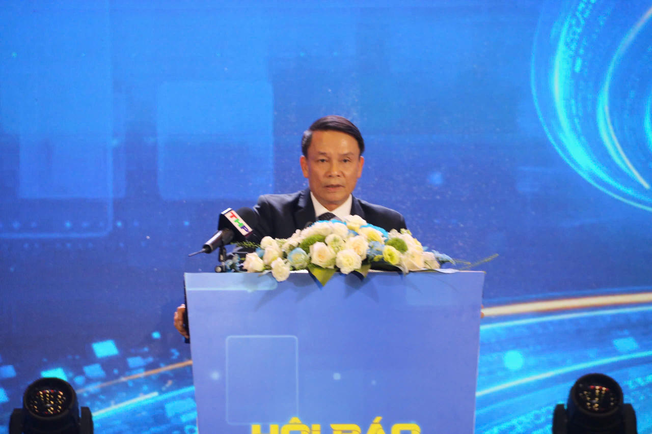 &Ocirc;ng Nguyễn Đức Lợi - Ph&oacute; Chủ tịch thường trực Hội Nh&agrave; b&aacute;o Việt Nam ph&aacute;t biểu tại Lễ bế mạc Hội B&aacute;o to&agrave;n quốc 2026.