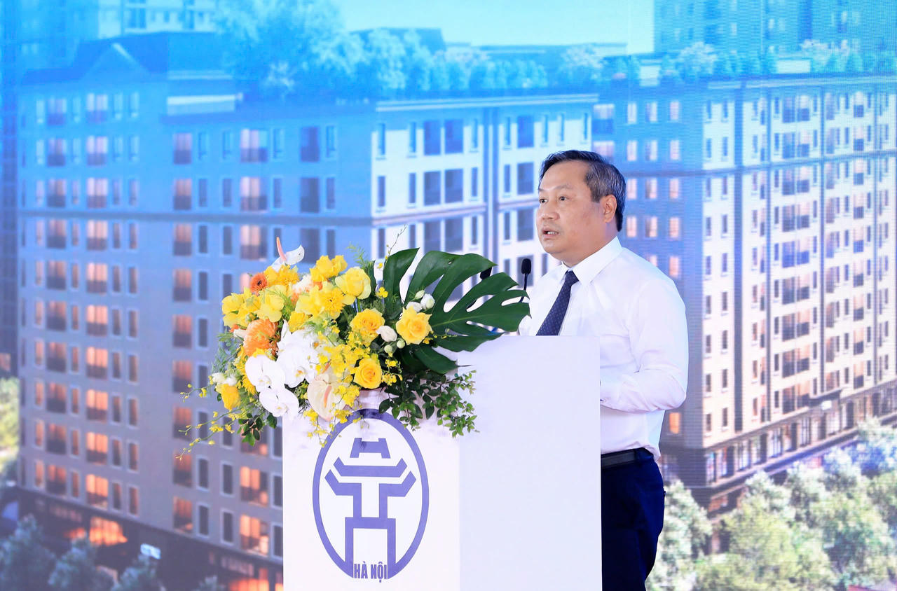 Chủ tịch UBND TP H&agrave; Nội Vũ Đại Thắng ph&aacute;t biểu tại buổi lễ.