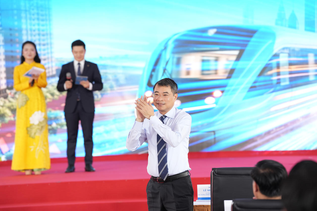 Thủ tướng L&ecirc; Minh Hưng dự buổi lễ.