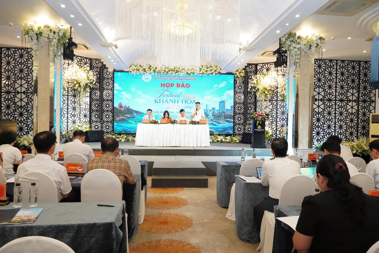 Quang cảnh buổi họp b&aacute;o.