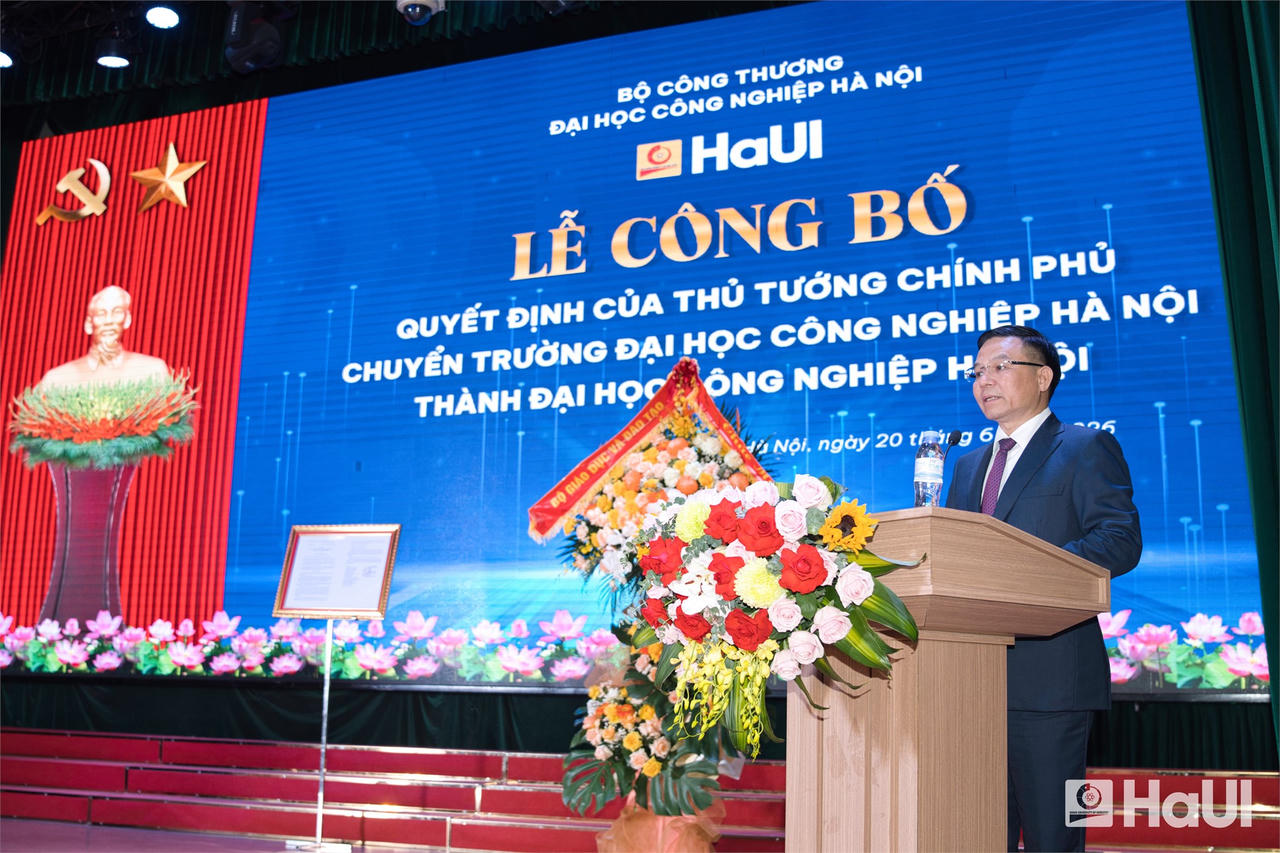 Đồng ch&iacute; L&ecirc; Mạnh H&ugrave;ng - Ủy vi&ecirc;n Ban Chấp h&agrave;nh Trung ương Đảng, Bộ trưởng Bộ C&ocirc;ng Thương ph&aacute;t biểu tại buổi lễ.