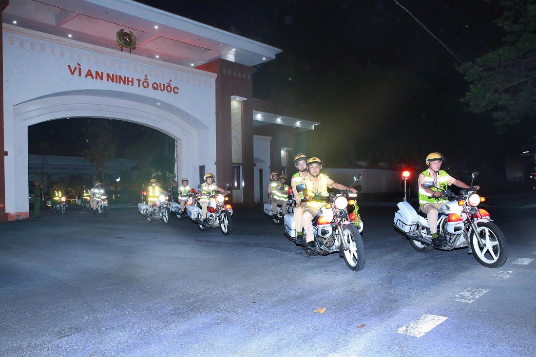 C&ocirc;ng an Nghệ An ra qu&acirc;n cao điểm với nhiều lực lượng tham gia&nbsp;