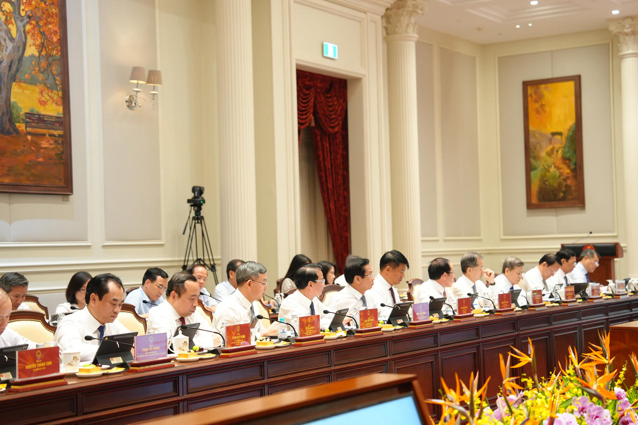 Tạo bước chuyển biến rõ nét trong cắt giảm thủ tục hành chính, tháo gỡ các điểm nghẽn về thể chế