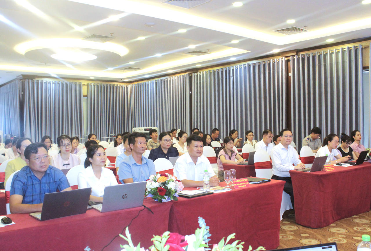 To&agrave;n cảnh hội nghị.