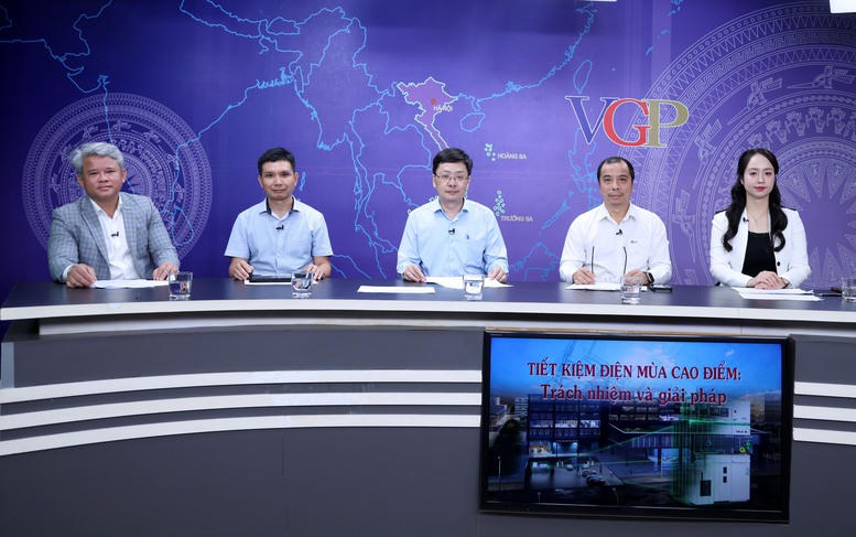 Tọa đ&agrave;m &ldquo;Tiết kiệm điện m&ugrave;a cao điểm: Tr&aacute;ch nhiệm v&agrave; giải ph&aacute;p&rdquo; diễn ra tại H&agrave; Nội. (Ảnh: VGP)