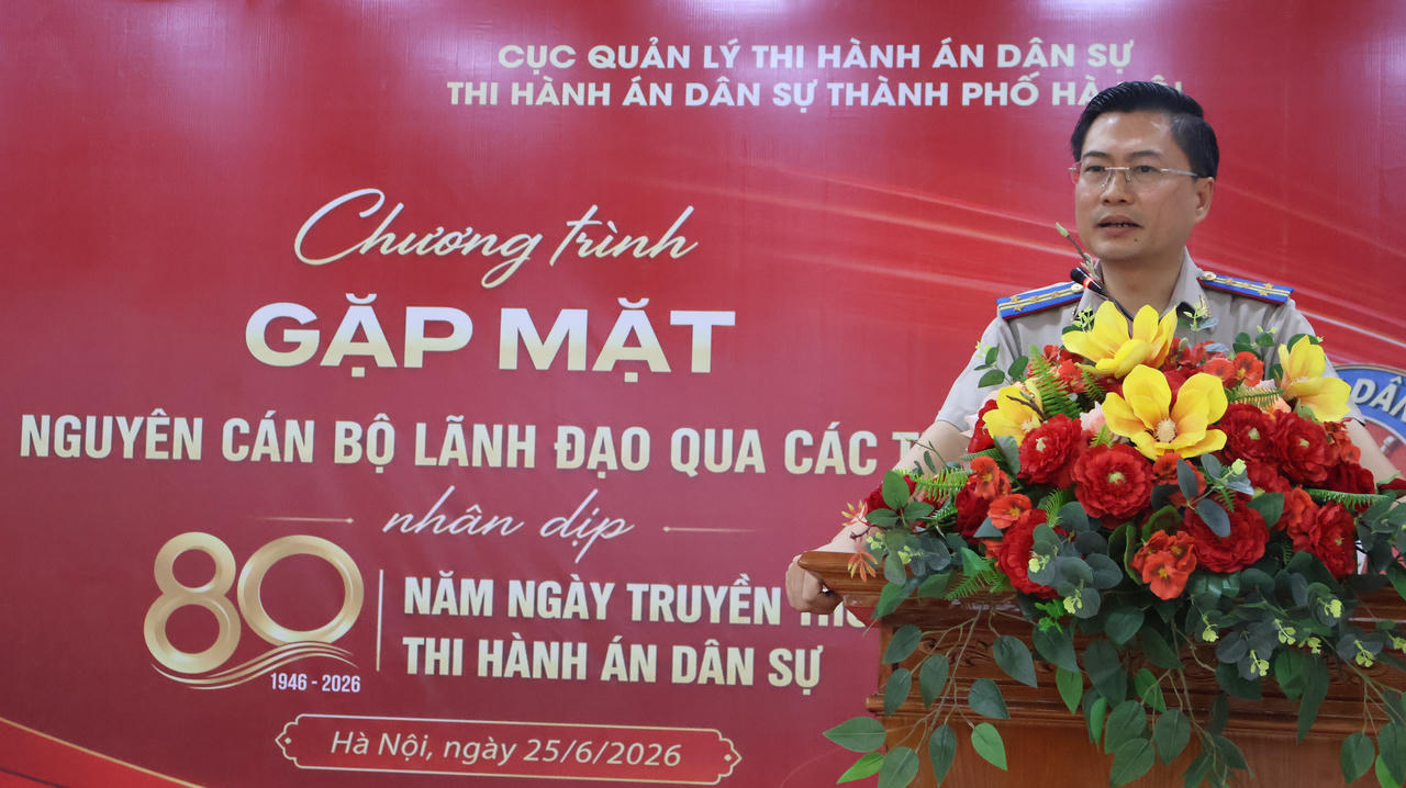 B&iacute; thư Đảng ủy, Trưởng Thi h&agrave;nh &aacute;n d&acirc;n sự th&agrave;nh phố H&agrave; Nội Phạm Văn Dũng&nbsp;tr&acirc;n trọng v&agrave; biết ơn s&acirc;u sắc những cống hiến to lớn của c&aacute;c c&aacute;n bộ l&atilde;nh đạo qua c&aacute;c thời kỳ.