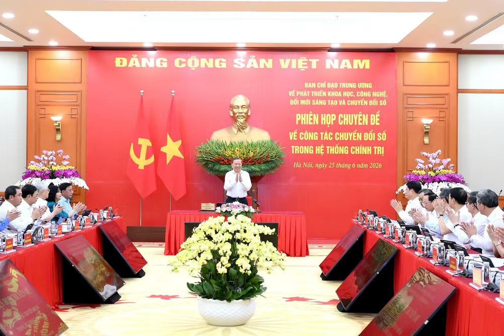 Tổng B&iacute; thư, Chủ tịch nước T&ocirc; L&acirc;m chủ tr&igrave; phi&ecirc;n họp. Ảnh: Đăng Khoa
