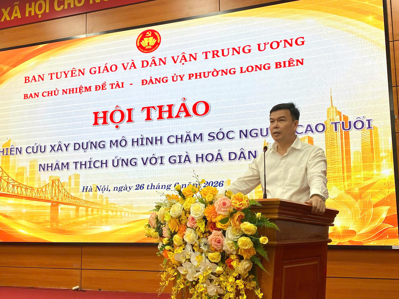 &Ocirc;ng Vũ Hồng Huy - Ph&oacute; Vụ trưởng Vụ Y tế v&agrave; Thể thao, đại diện Ban Chủ nhiệm Đề t&agrave;i ph&aacute;t biểu khai mạc hội thảo. (Ảnh: PV)