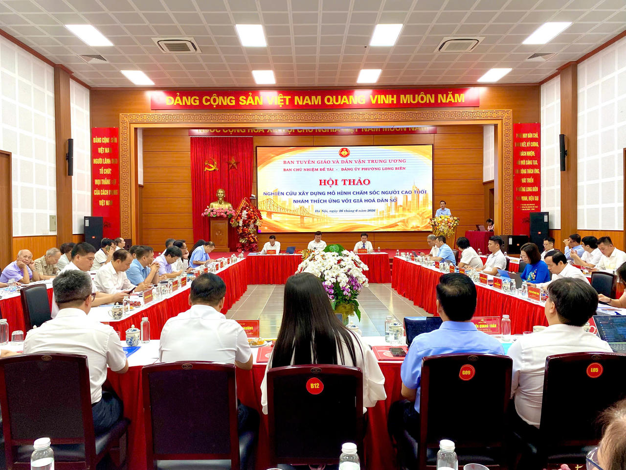 Tại hội thảo, c&aacute;c nh&agrave; khoa học, chuy&ecirc;n gia tập trung thảo luận, đ&aacute;nh gi&aacute; thực trạng sức khỏe v&agrave; nhu cầu chăm s&oacute;c của người cao tuổi ở cơ sở; ph&acirc;n t&iacute;ch t&iacute;nh khả thi, những thuận lợi, kh&oacute; khăn. (Ảnh: PV)