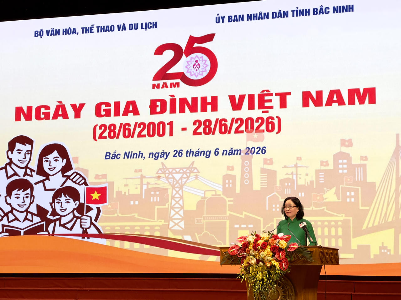 B&agrave; Trịnh Thị Thuỷ - Thứ trưởng Bộ Văn h&oacute;a, Thể thao v&agrave; Du lịch ph&aacute;t biểu khai mạc Chương tr&igrave;nh. (Ảnh trong b&agrave;i: PV)
