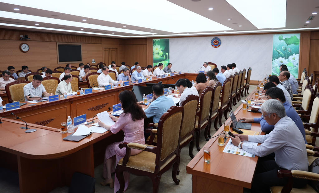 To&agrave;n cảnh buổi l&agrave;m việc