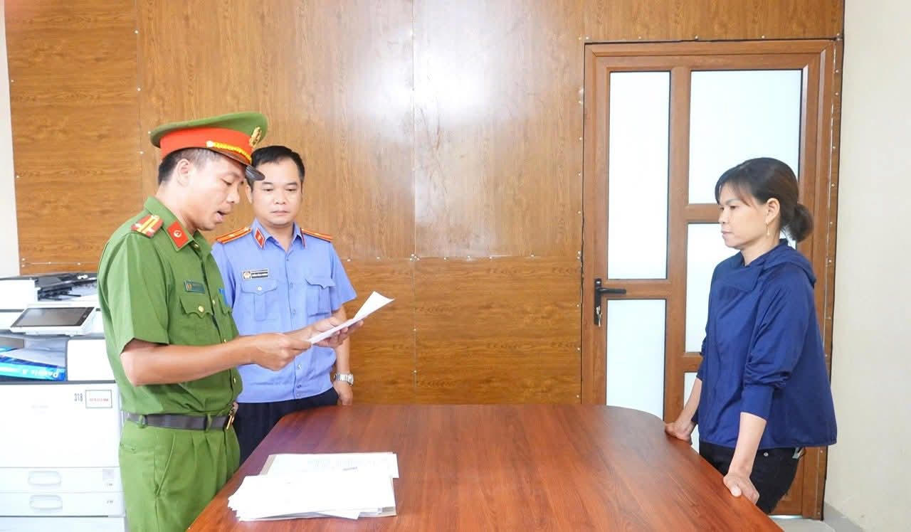 Cơ quan chức năng c&ocirc;ng bố quyết định khởi tố. (Ảnh: CACC)&nbsp;