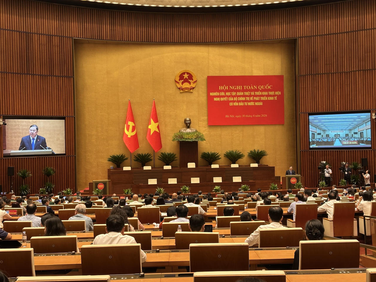 Quang&nbsp; cảnh Hội nghị tại điểm cầu Hội trường Di&ecirc;n Hồng, Nh&agrave; Quốc hội. Ảnh: V&acirc;n Anh