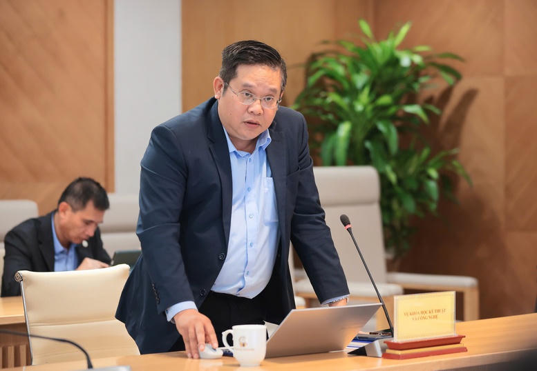 &Ocirc;ng L&yacute; Ho&agrave;ng T&ugrave;ng, Ph&oacute; Vụ trưởng Vụ Khoa học kỹ thuật v&agrave; c&ocirc;ng nghệ (Bộ KH&amp;amp;CN) chia sẻ về Luật C&ocirc;ng nghệ cao (sửa đổi). (Ảnh PV)