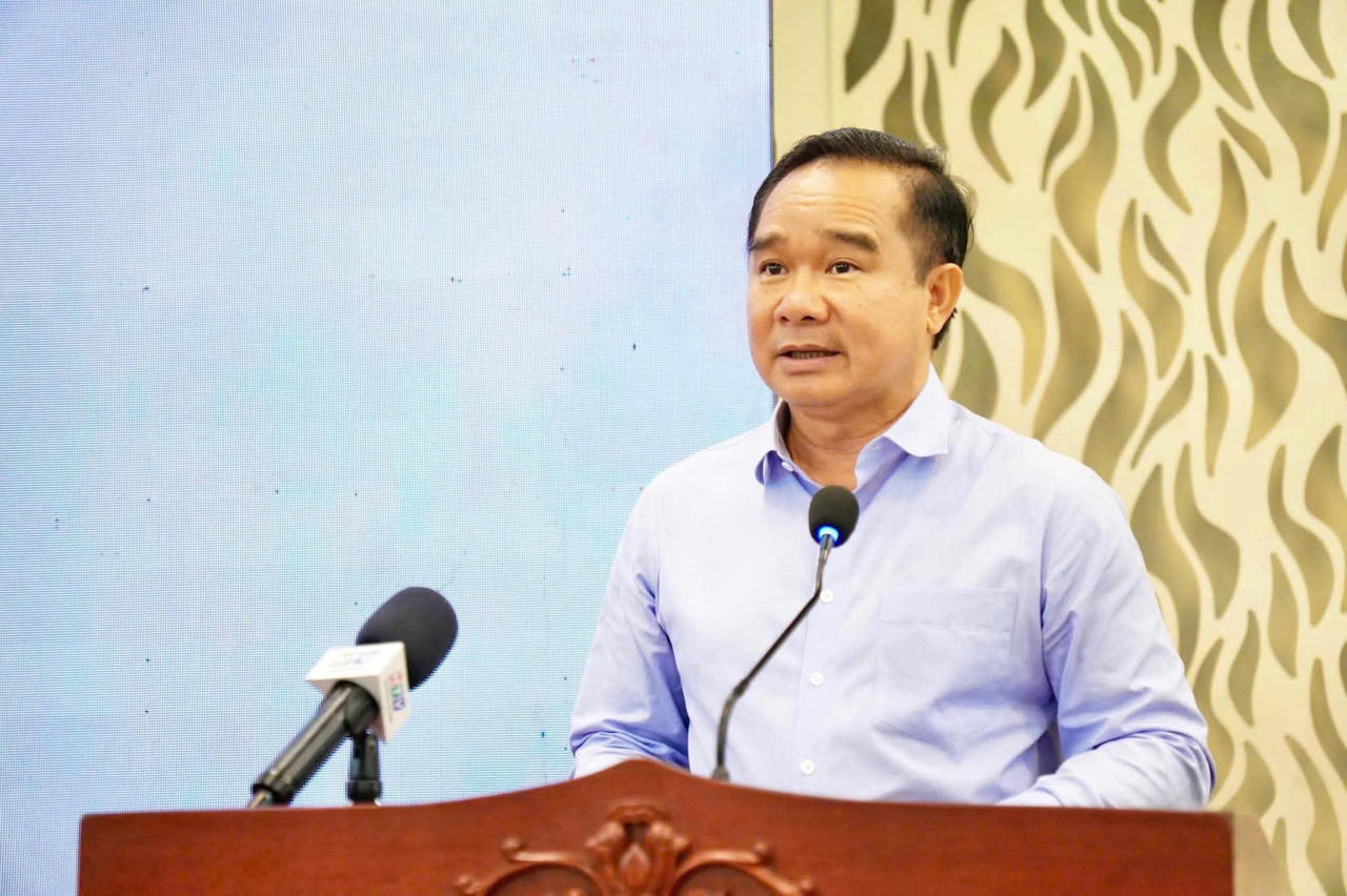 &Ocirc;ng Nguyễn Văn Được, Ủy vi&ecirc;n Trung ương Đảng, Ph&oacute; B&iacute; thư Th&agrave;nh ủy, Chủ tịch UBND TP Hồ Ch&iacute; Minh tham luận tại Hội nghị. Ảnh: Quang Định
