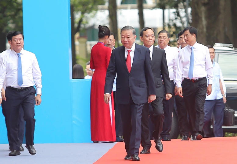 S&aacute;ng 2/7, kỷ niệm trọng thể 50 năm Ng&agrave;y Th&agrave;nh phố S&agrave;i G&ograve;n-Gia Định mang t&ecirc;n Chủ tịch Hồ Ch&iacute; Minh- Ảnh 1.