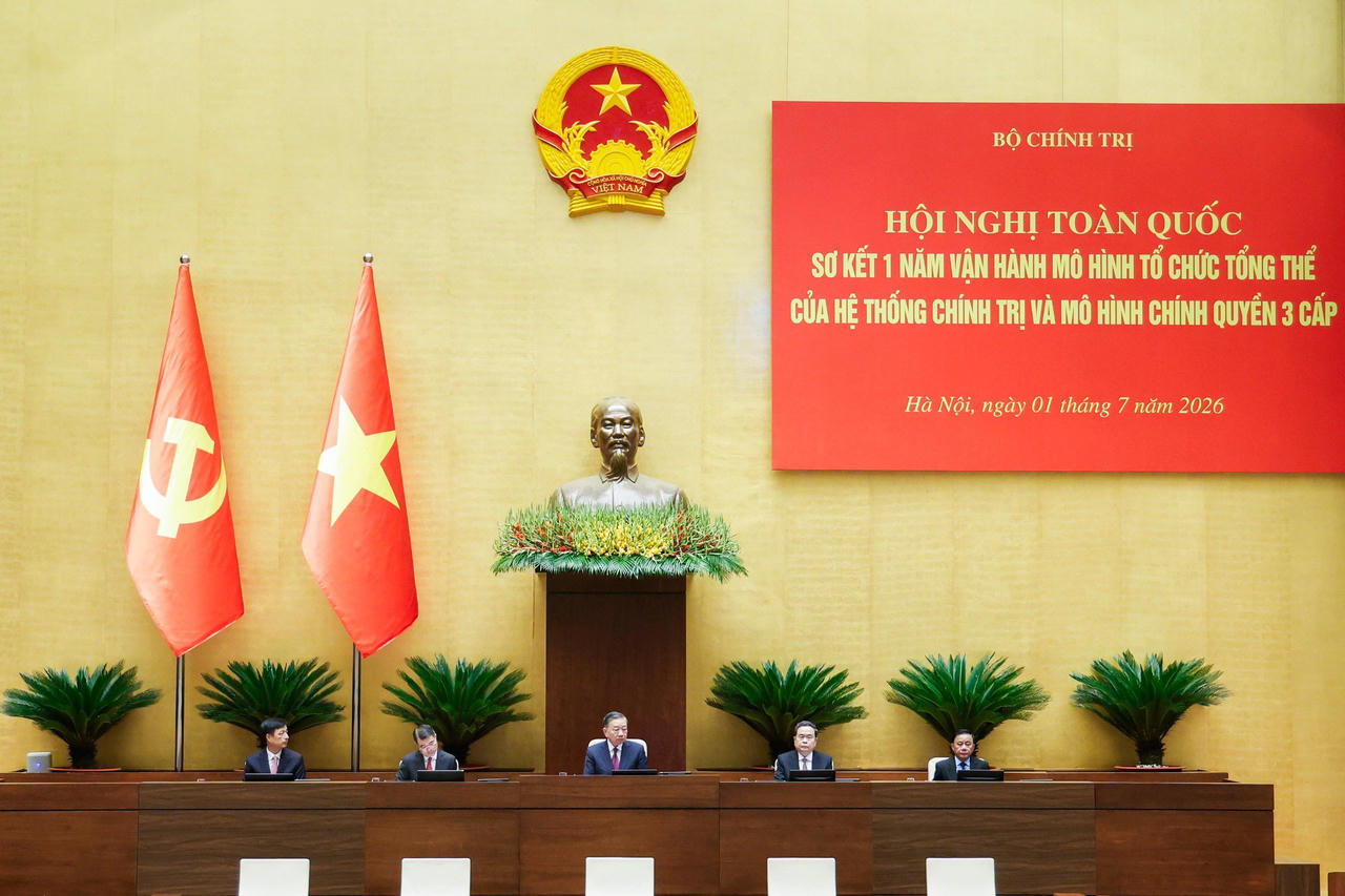 Tổng B&iacute; thư, Chủ tịch nước T&ocirc; L&acirc;m, Thủ tướng Ch&iacute;nh phủ L&ecirc; Minh Hưng, Chủ tịch Quốc hội Trần Thanh Mẫn, Thường trực Ban B&iacute; thư Trần Cẩm T&uacute;, Trưởng Ban Tổ chức Trung ương Nguyễn Duy Ngọc chủ tr&igrave; Hội nghị. Ảnh: V&acirc;n Anh